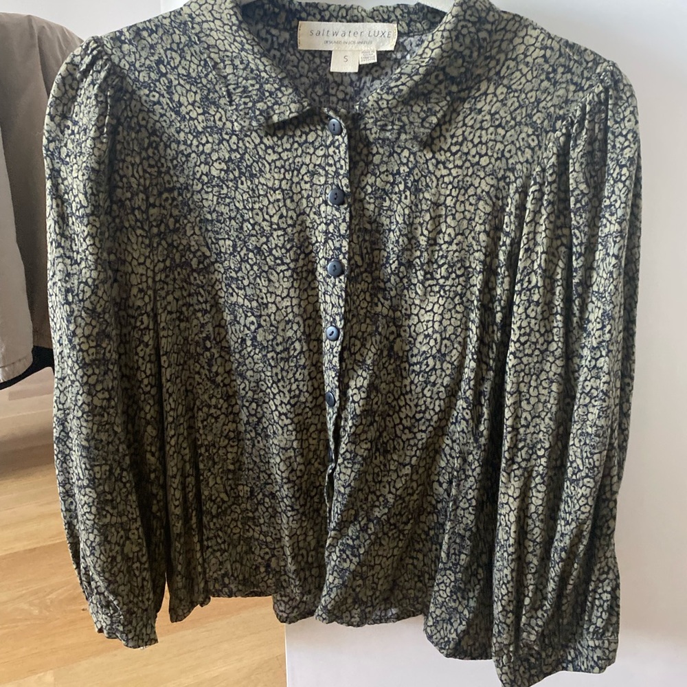 Cute vintage looking blouse. Lightly worn. From small boutique in Seattle.